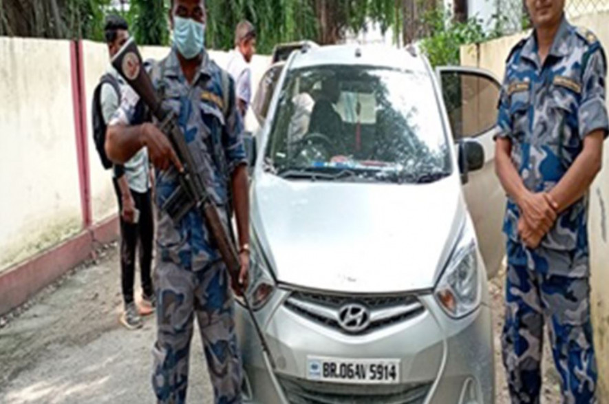 अवैध भारतीय कार सशस्त्र प्रहरीको नियन्त्रणमा