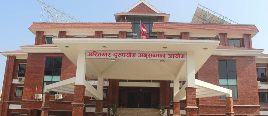 राष्ट्रपति चुरे कार्यक्रमका अधिकृत एक लाख ३० हजार घुससहित रंगेहात पक्राउ