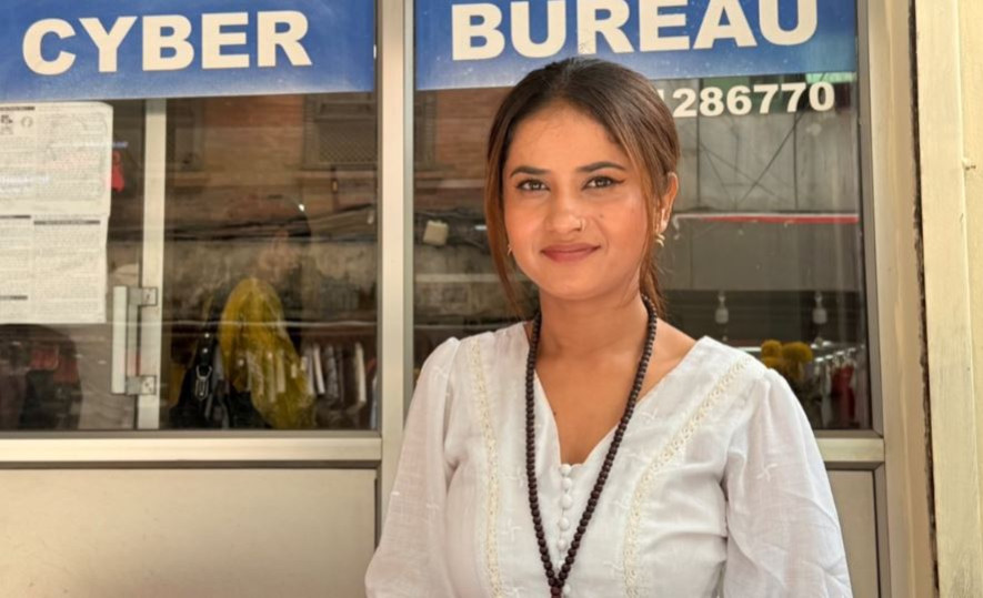 गायिका एलिना चौहानलाई अभद्र कमेन्ट गरेको आरोपमा एक जना पक्राउ